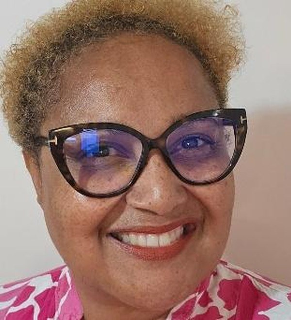 Mme Ruth Nanette